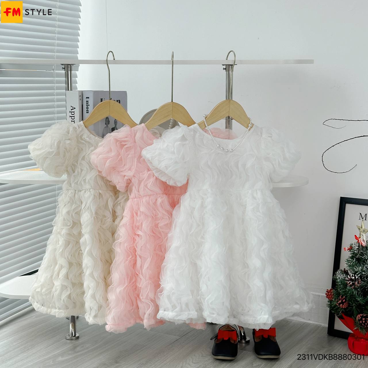 Đầm công chúa màu trắng cho bé gái Lily Princess Baby Dress